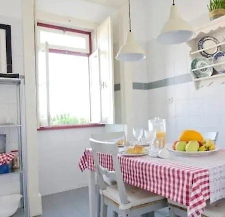 Olh'O Tejo Studio Apartment * Lisbon